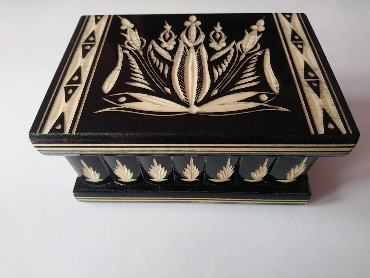 Carved Wooden Box Brain Teaser (Black) New Beautiful Puzzle Box Magic Jewelry ballroom survive adrift roe generally limy Box Secret Tricky 