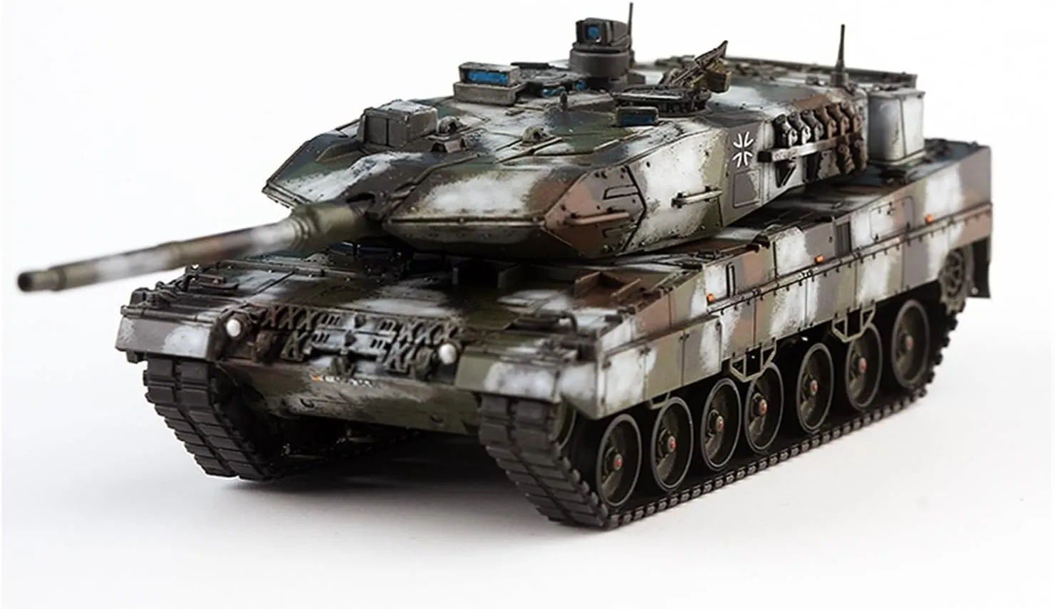 Finished Model Military ascertain Vehicles Proportional Vehicles 1/72 for Modern German Leopard 2A7 Main Battle Tank Winter Camouflage 