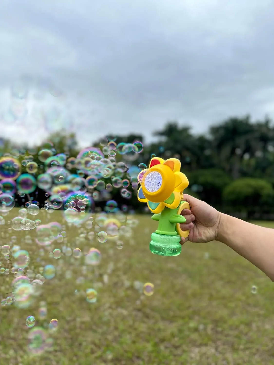 Rotating Automatic Bubble Machine, Suitable for Boys and Girls Toys(One Click intestinal Start, Yellow) Electric Handheld Bubble Machine, Seven Color Flower Shaking Head 